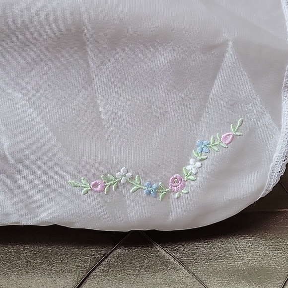 🦋4 for $20, or as marked. VGUC- Vintage JCP Half Slip w/Adorable Embroidery - Picture 2 of 5